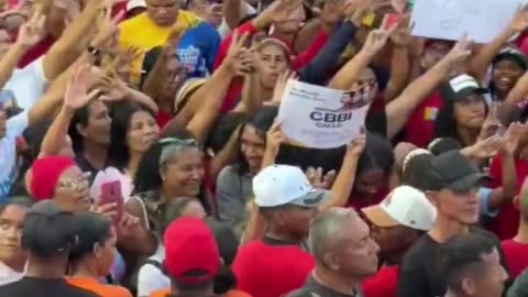 🎶🇻🇪 Maduro llama a la paz con una canción de John Lennon en medio de agresiones de EE.UU.