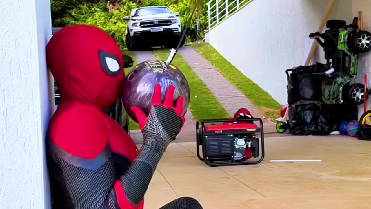 Bowling Ball Trick 🤣🤣🤣