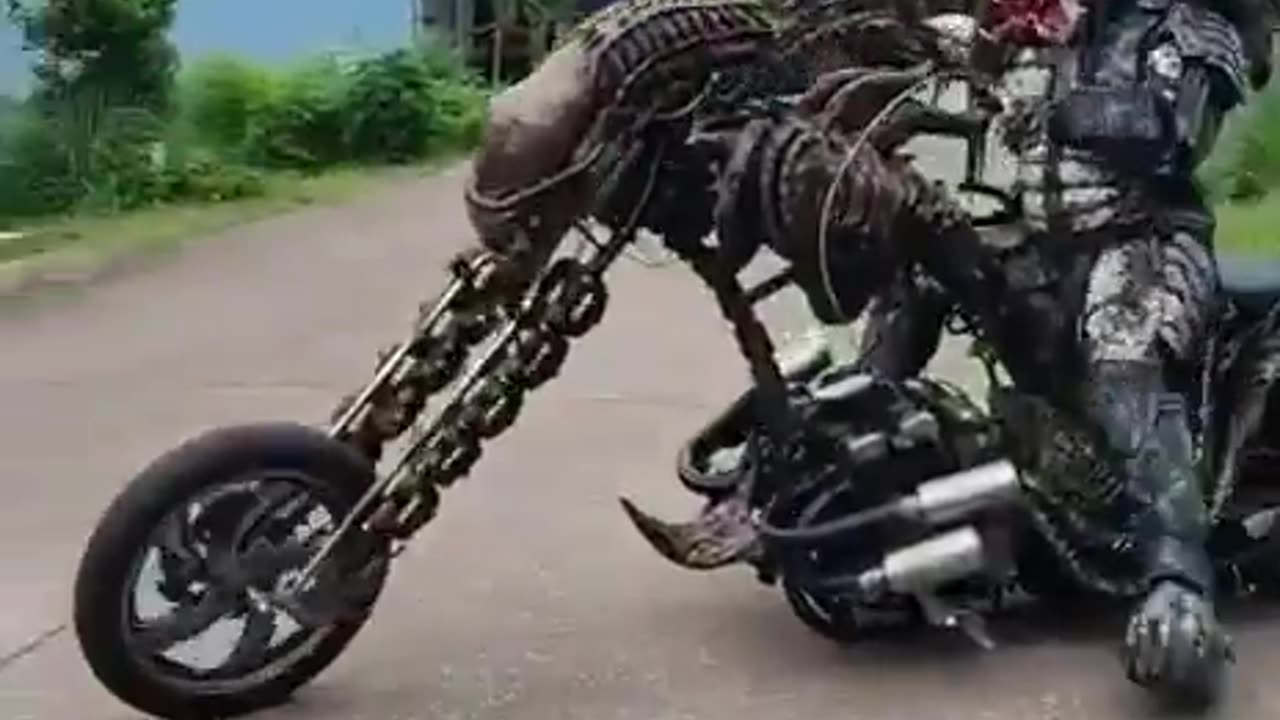 Bringing Predator's cosplay to the next level