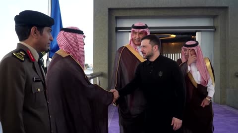 Zelensky arrives in Saudi Arabia before US talks