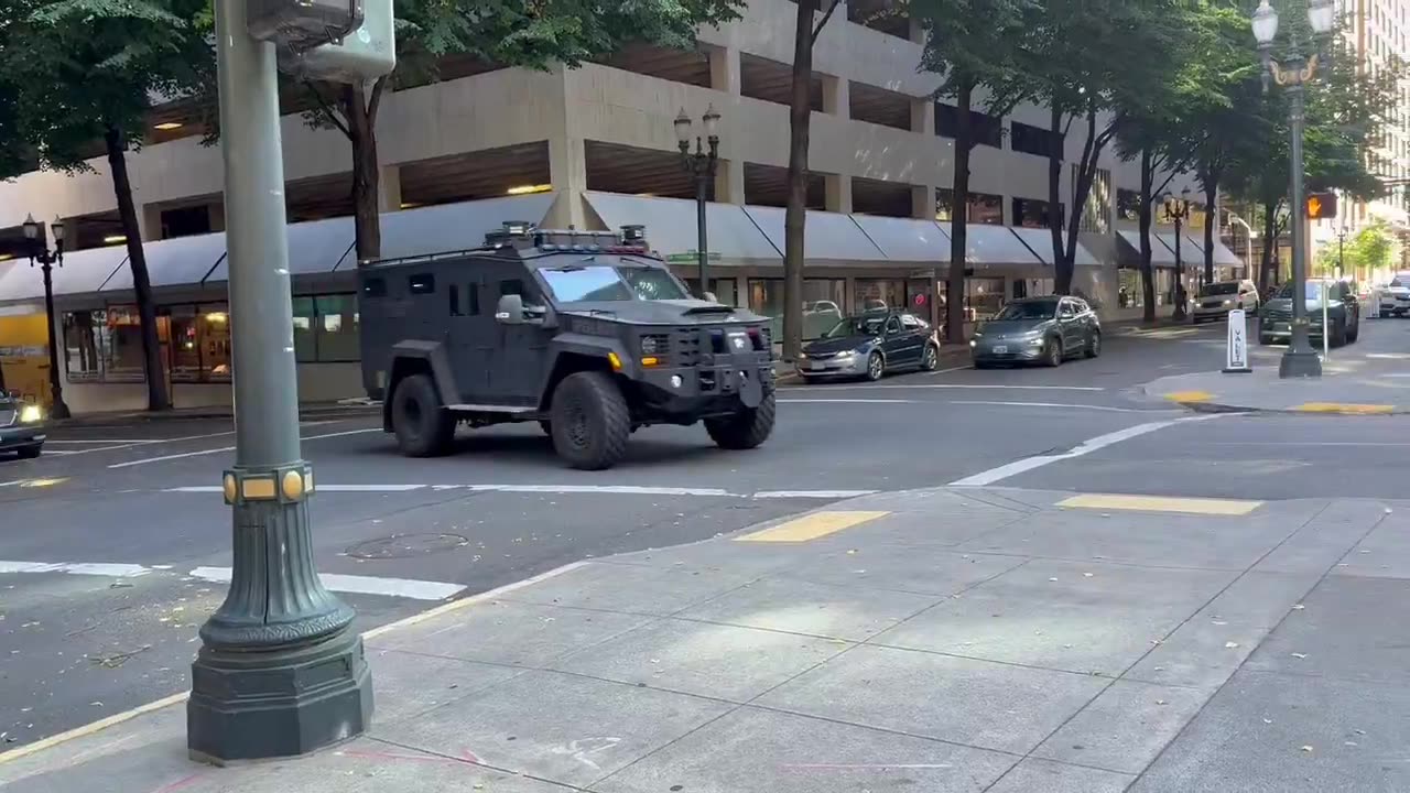 Armored vehicles full of federal agents have arrived at the federal building i