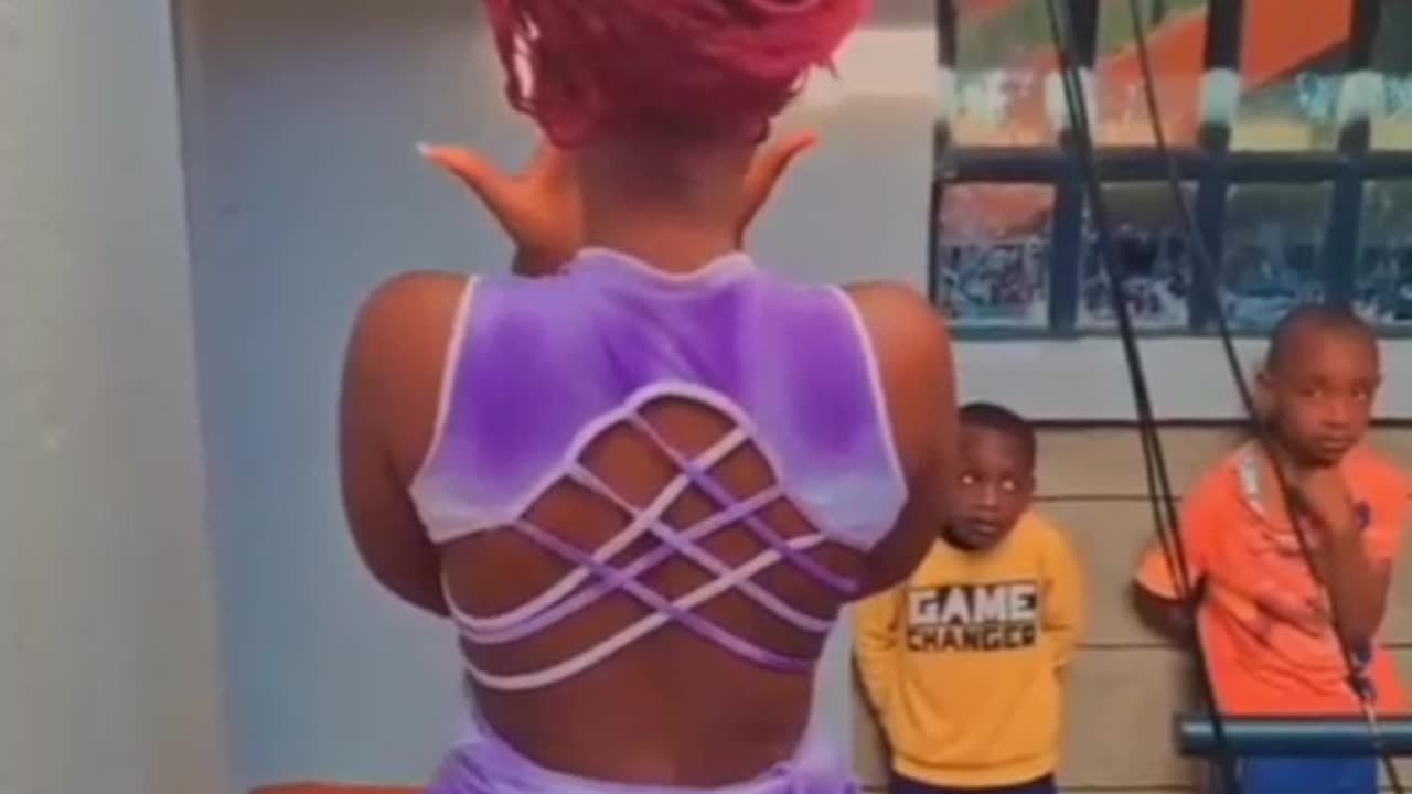Big thick Azz On Shake it to the Max.