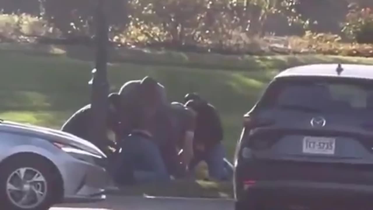 ICE agents TAKEDOWN an illegal immigrant outside of a Home Depot in Chicago..