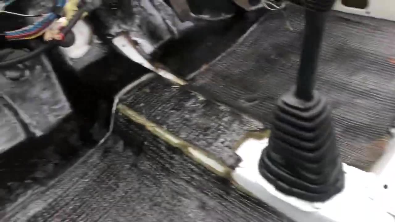 Fiat Uno Turbo MK2 to a MK1 body Part 4, The Red Carpet is going in