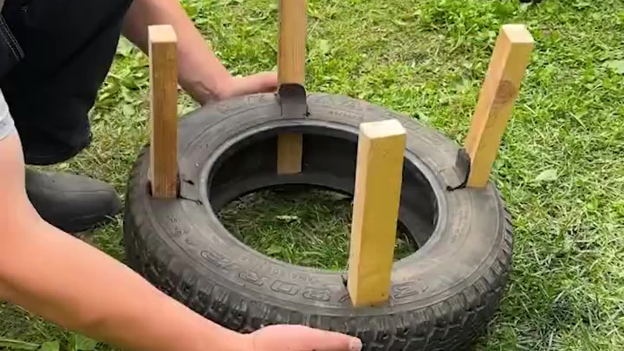 DIY backyard furniture made easy with old tires! 🛠️🌞