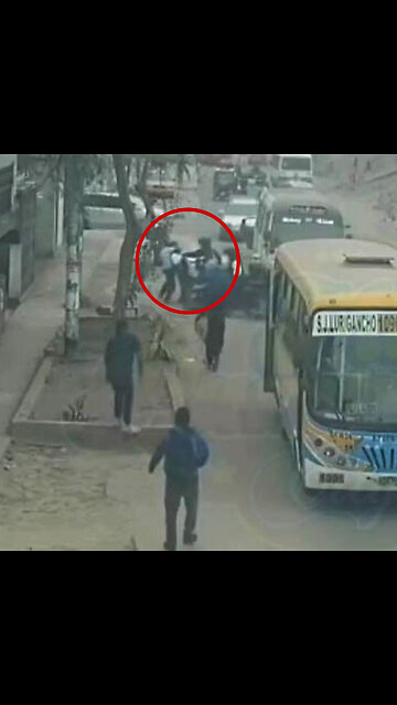 Transeúntes retienen a ladrón de celulares en pleno atraco