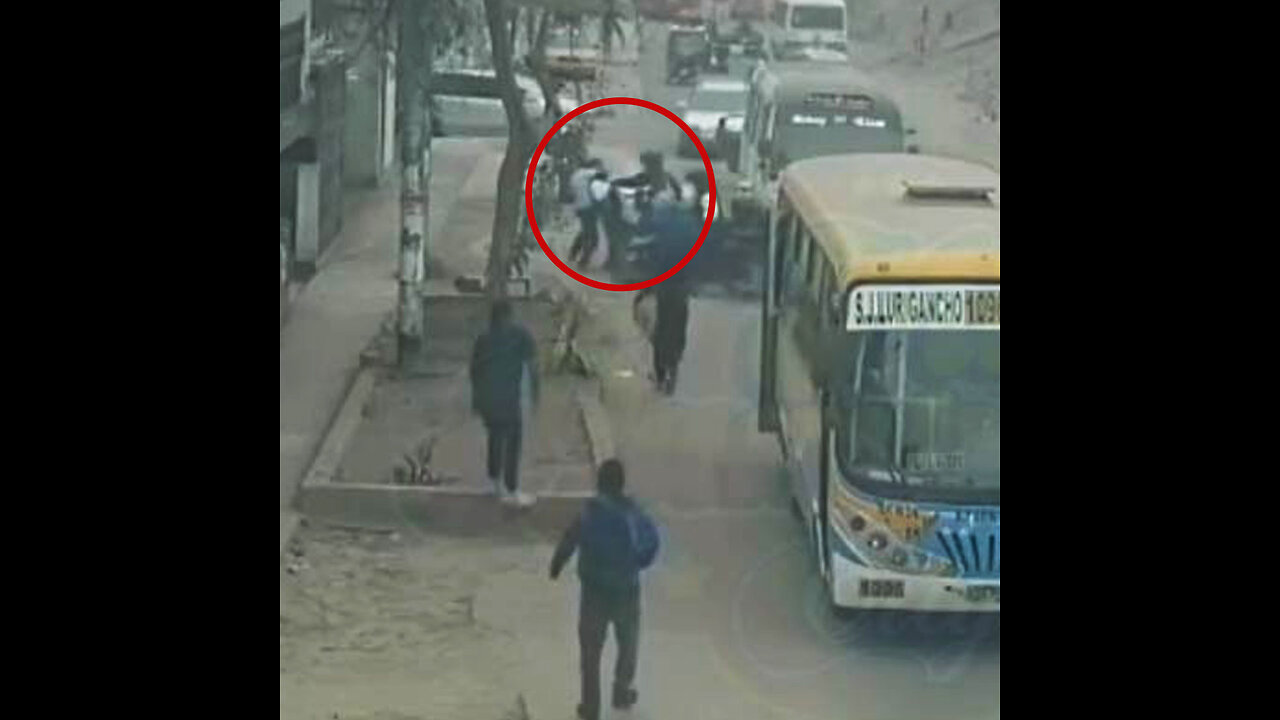 Transeúntes retienen a ladrón de celulares en pleno atraco