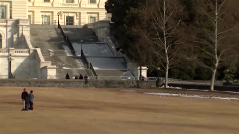 Police apprehend man with shotgun heading towards US Capitol