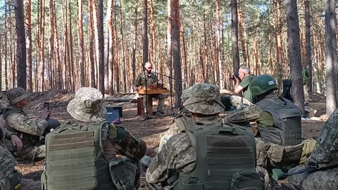 Песни в лесу!))