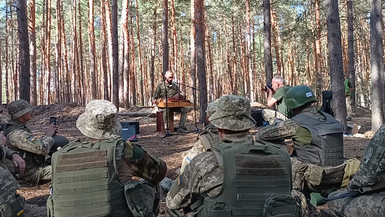 Песни в лесу!))