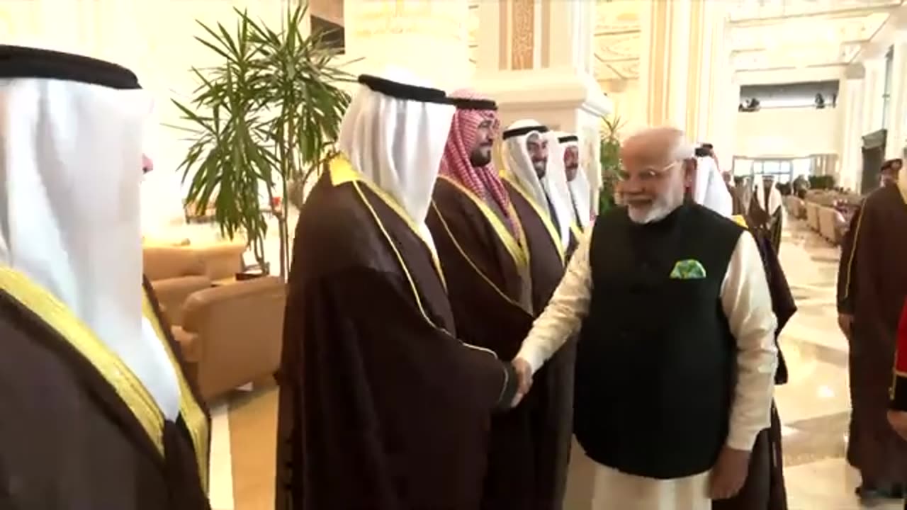 LIVE: Ceremonial welcome and Guard of Honour for PM Modi in Kuwait..