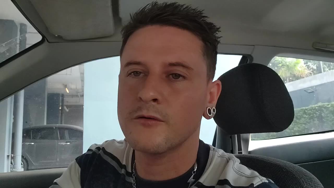 DISTRACTED DRIVING PATTAYA BELLENDS