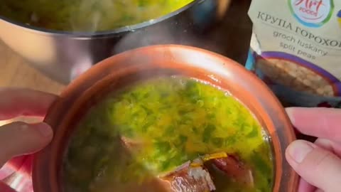Pea soup with smoked ribs