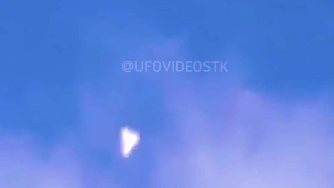 👁️🤯 Pyramid-Shaped UAP Over Amsterdam! Is This Alien Technology? | TheTruthAbove