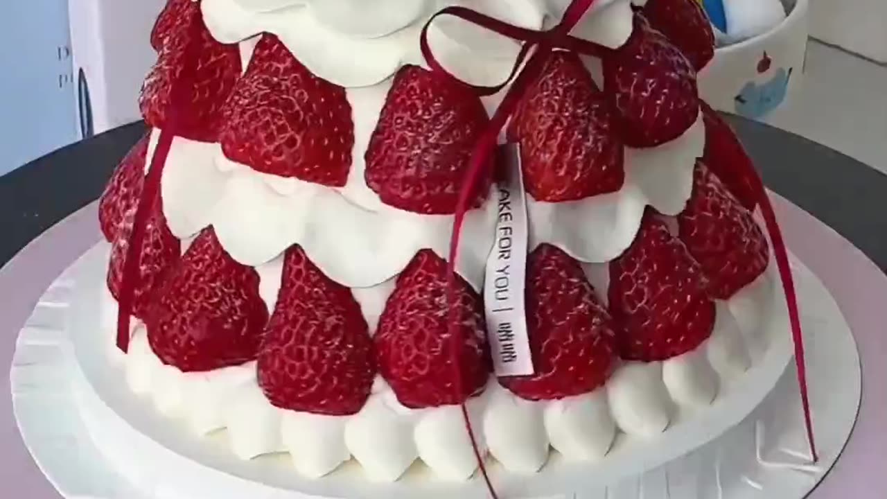 Irresistible Hello Kitty Strawberry Cake 🍓🎂 | Cute Cake Decorating