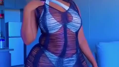 I love her thick body OMG. 😋