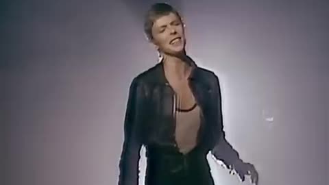 David Bowie - Heroes (Official Video) (480p)