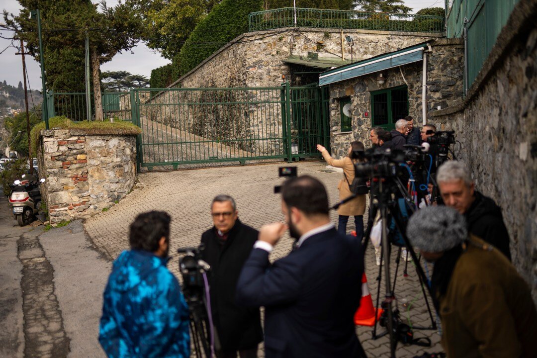 US and Russian Diplomats Meet in Istanbul: A New Chapter?