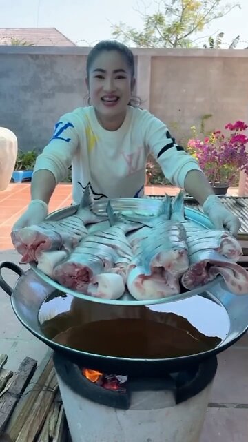 2025’s MOST EPIC Fish Recipe! 🐟🔥 (Cooked by a GIANT Chinese Chef