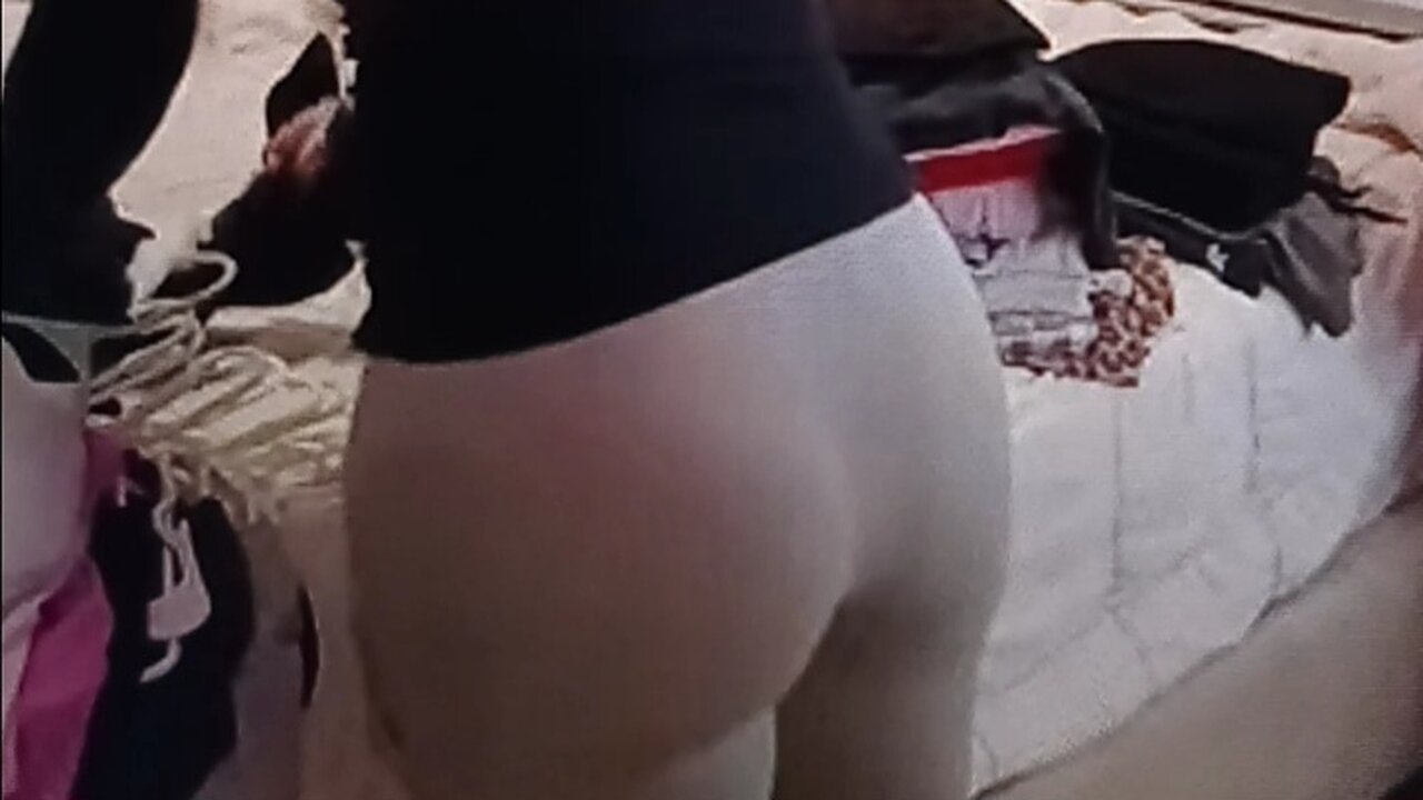 Streamer girl cake show