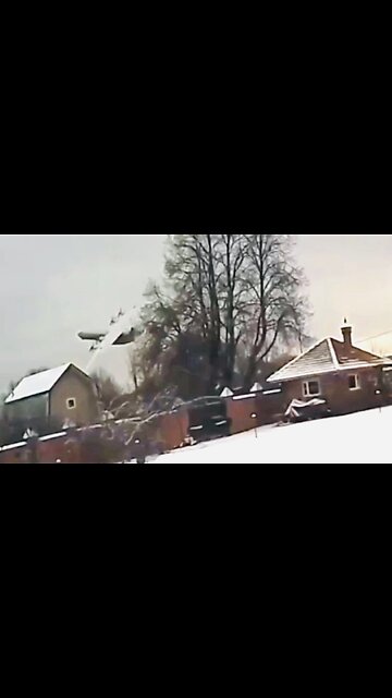 🇷🇺 The Antonov An-22 "Antey" crashed into the Uvodskoye reservoir in Russia