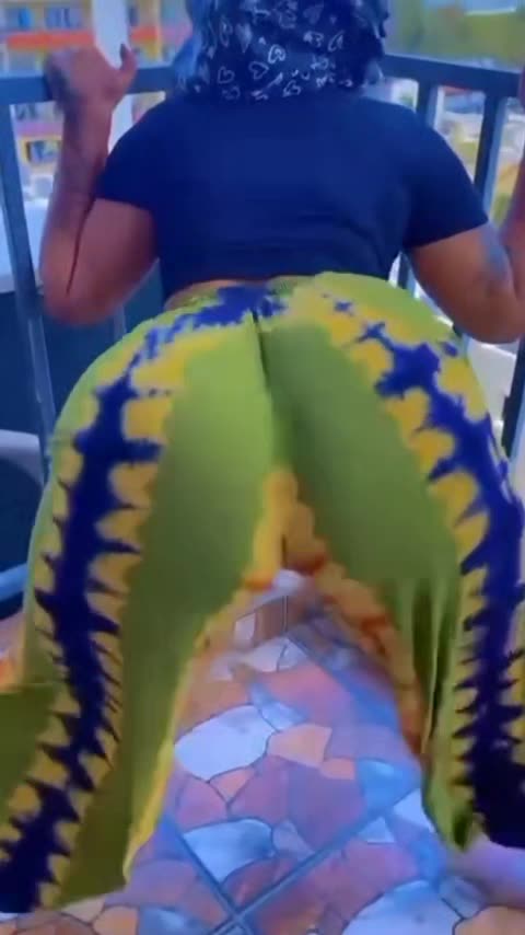 Shaking my Money maker😂