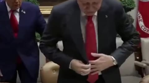 Trump le retira la silla a Erdogan en un raro gesto de cortesía