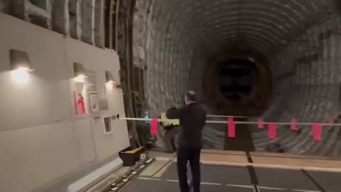 Video shot inside the cargo cabin of the Boeing 747 Dreamlifter