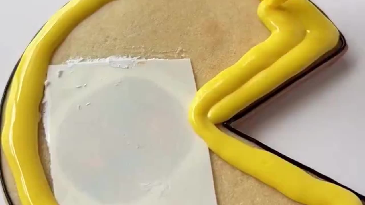 This Pac-Man cookie actually eats sprinkles🕹️