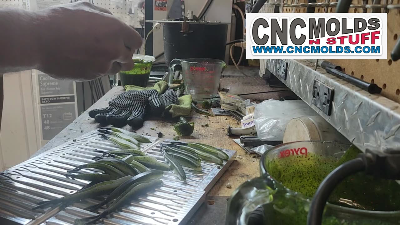 20 Cavity Squareback Minnow Mold, First Test New Layout, Oh Dang. I Like that. This Bait Just Works!