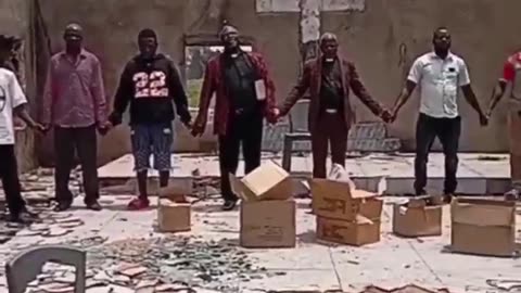 Nigeria: Christians Continue to Worship After Islamist Attack Destroys Their Church