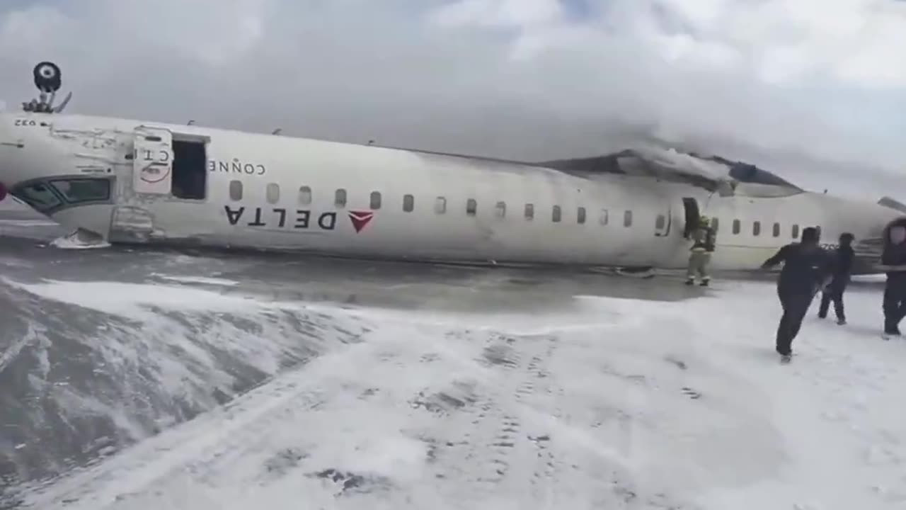 🚨#BREAKING: A Delta Airlines CRJ-900 jet operated by Endeavor Air has crashed and ov...