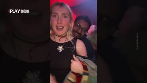 Joven acosada en un club nocturno de Londres.