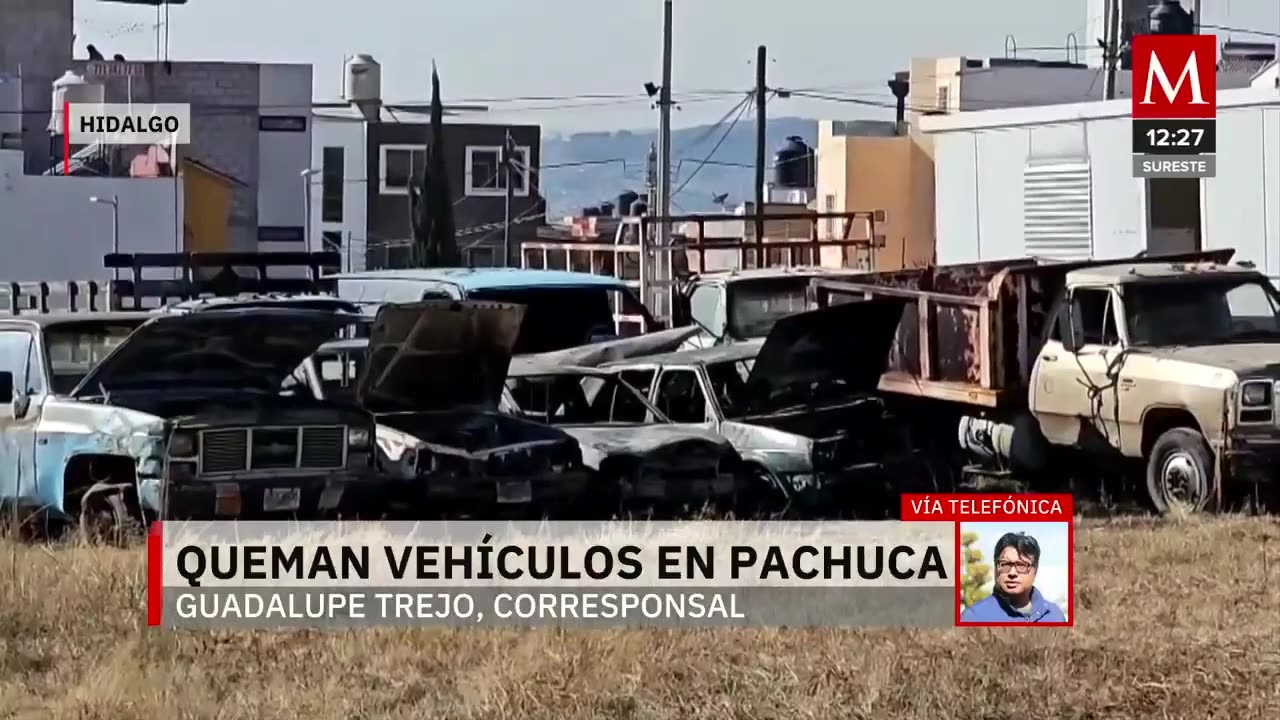 Queman una decena de autos abandonados en terreno baldío de Pachuca