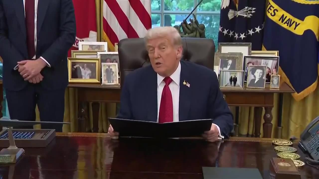 BREAKING: Trump signs an Executive Order saving TikTok from a ban