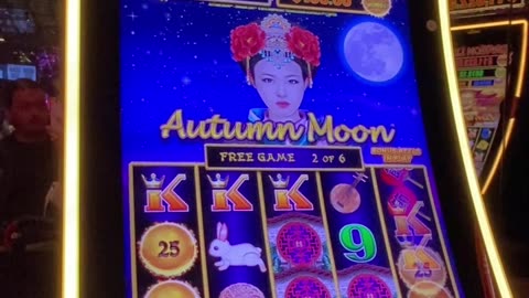 MAS MOONS!