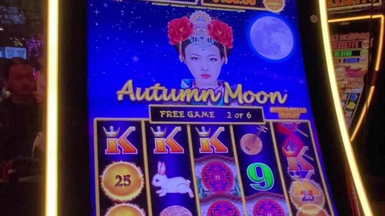 MAS MOONS!