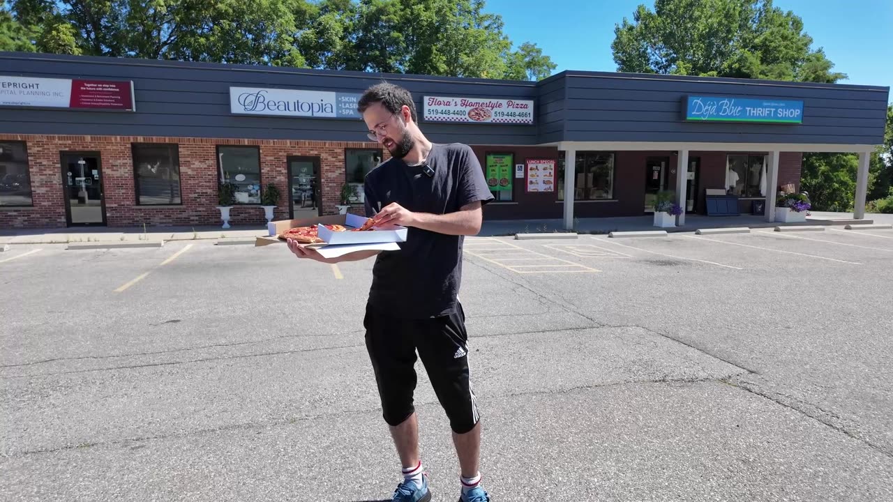 Flora's Homestyle pizza