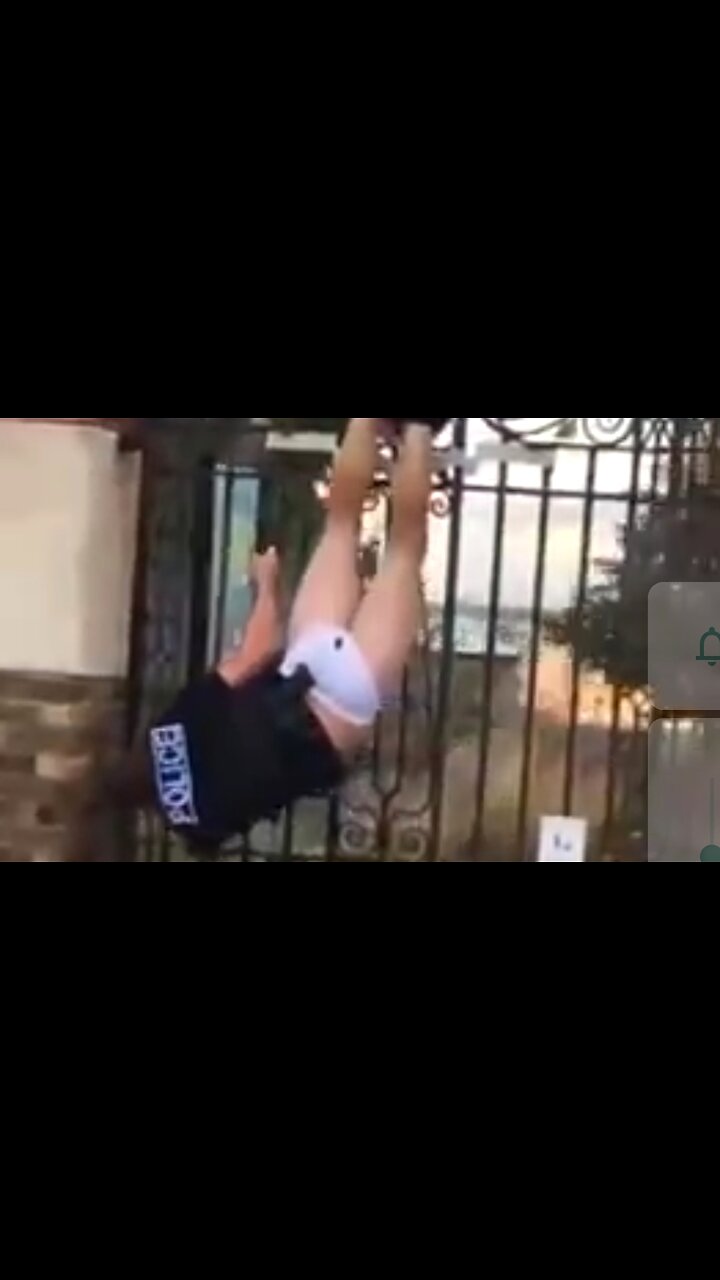 THIS COPS HAVING A VERY BAD DAY. AND HE POOPED HIS PANTS. 😂