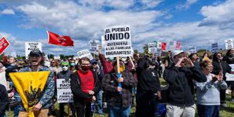 Dem Sen. Defends Anti-ICE Rhetoric Amid Rising Political Tensions as Chicago Protests Continue