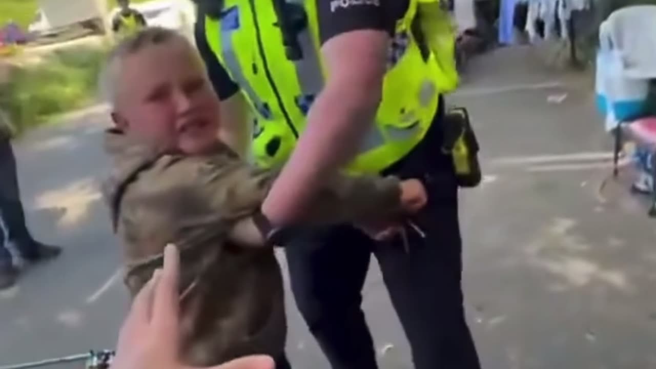 🇬🇧😲 British police arrested a TEN-YEAR-OLD boy. | Anyone know more about this? Was it because he was fishing? 🎣