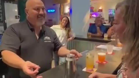 a real Wizard in a bar 🤩