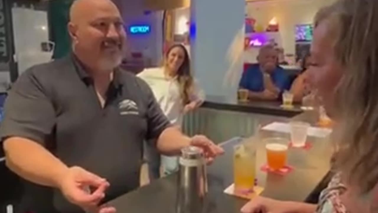 a real Wizard in a bar 🤩