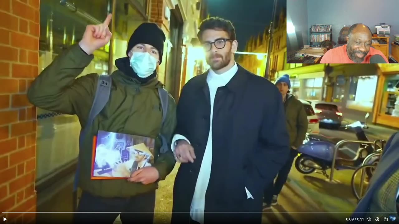 Piker Doesn't Realize He Got Photobombed!