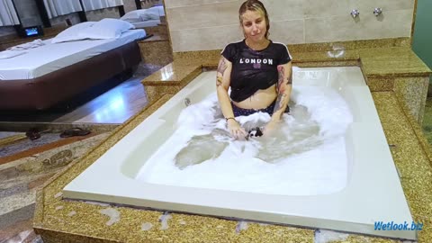 Wetlook girl soak in the jacuzzi