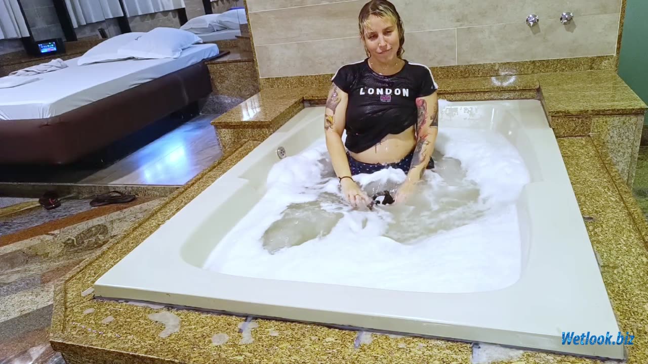 Wetlook girl soak in the jacuzzi