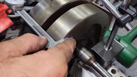 1970 and later Harley Davidson Shovelhead engine rebuild Part 2, Tru-ing the flywheel