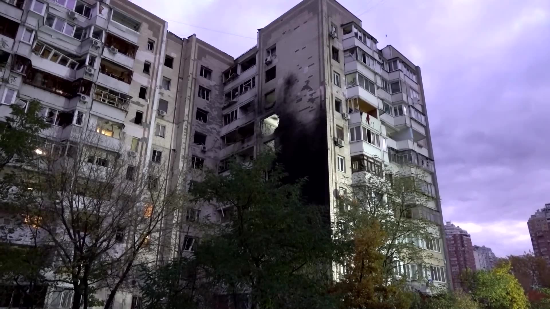 Deadly Russian attack on Kyiv damages apartment blocks