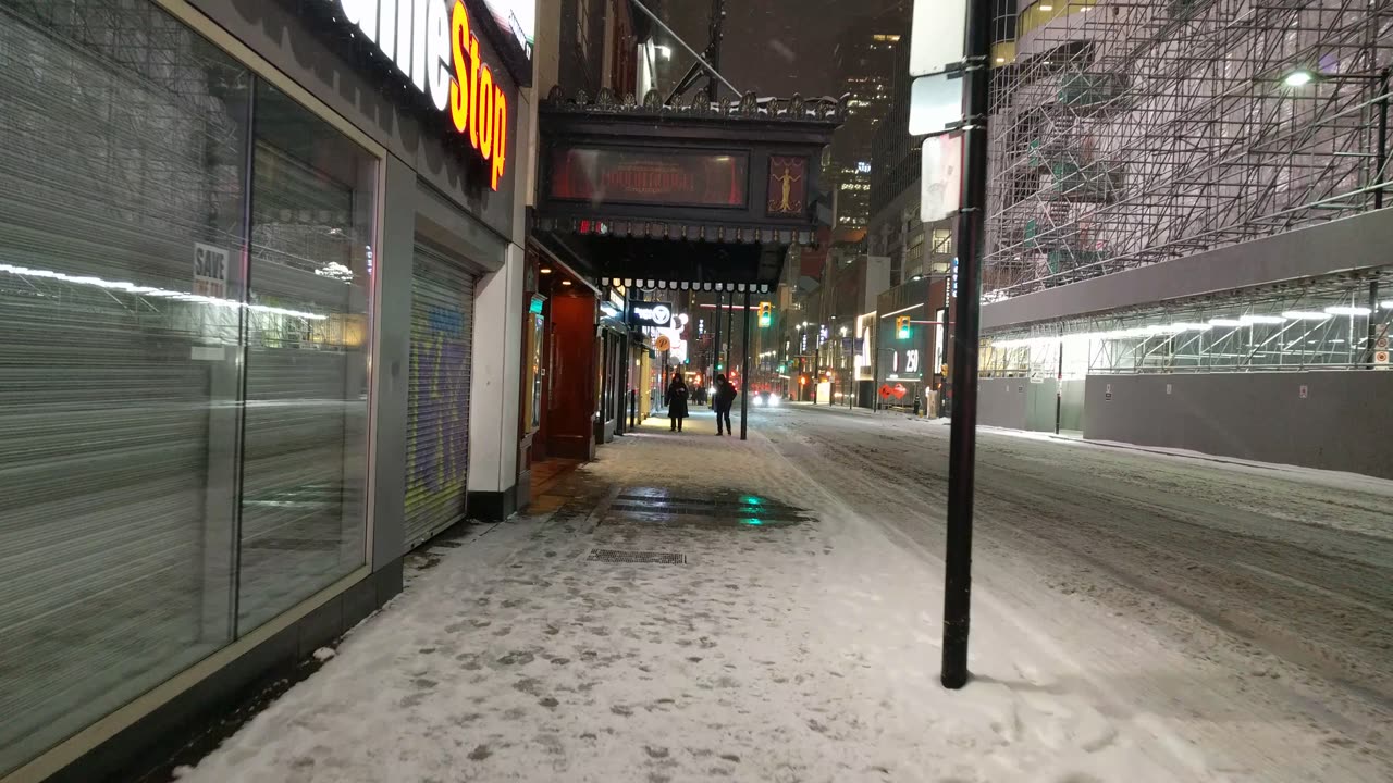 【4K】First Snow Coming 🌨️ Toronto Night Yonge Street Winter Canada 🇨🇦
