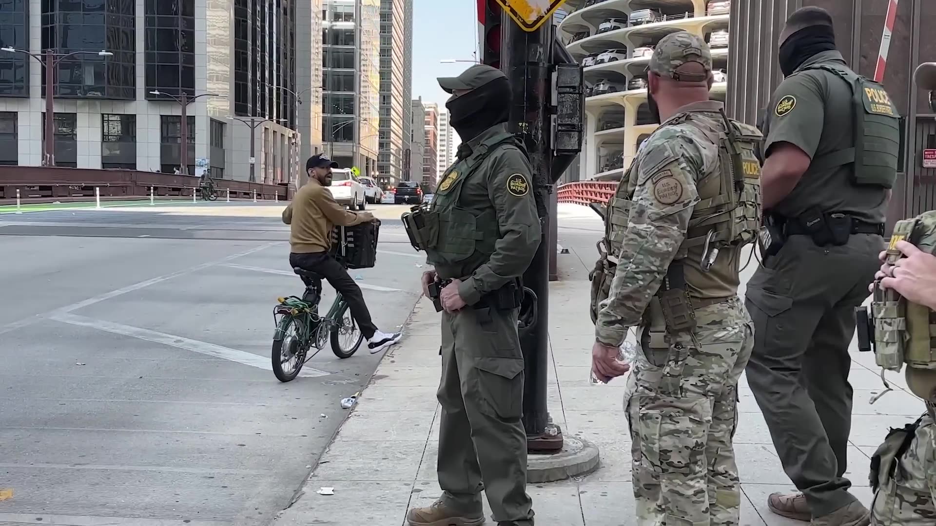 Man TAUNTS Border Patrol in Chicago: ‘Im NOT a US Citizen’